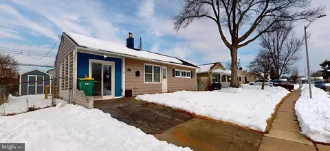 11 Easter Ln, Levittown, PA 19054