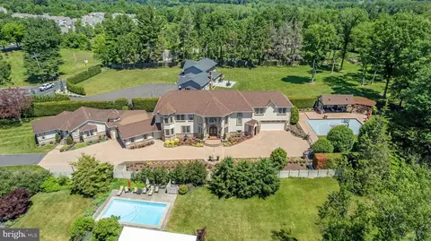 1066 Washington Crossing Rd, Newtown, PA 18940
