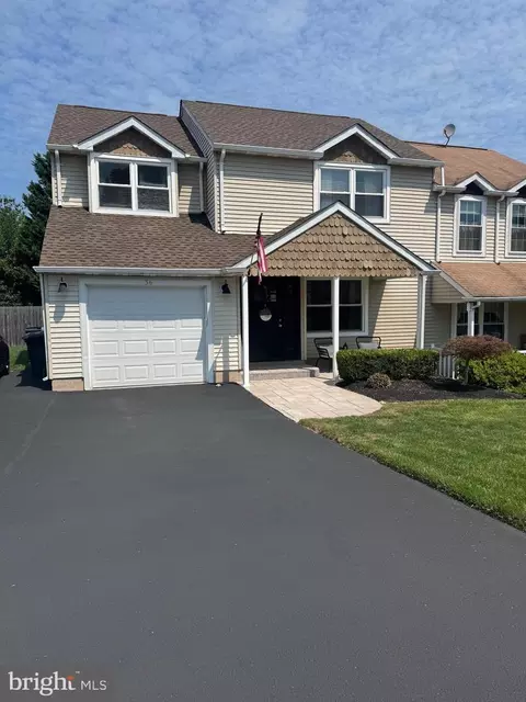 36 Fieldstone Dr, Holland, PA 18966