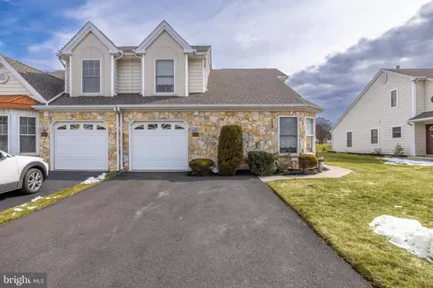 111 Grandview Dr, Warminster, PA 18974