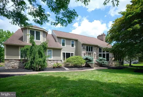 9 Skyview Dr, Ivyland, PA 18974