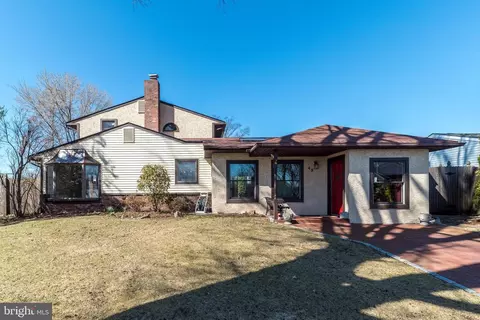 43 Thimbleberry Ln, Levittown, PA 19054