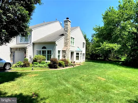 17 Randolph Ct, Newtown, PA 18940