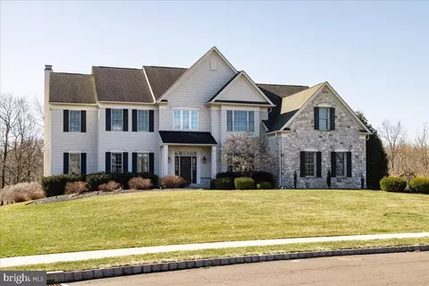 2423 April Dr, Jamison, PA 18929