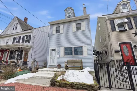 650 Pine St, Bristol, PA 19007