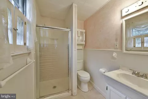 Bath - 982 Mueller Rd, Warminster, PA 18974 photo 1 of 2