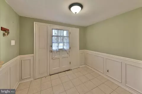 Entry Way - 982 Mueller Rd, Warminster, PA 18974 photo 2 of 3