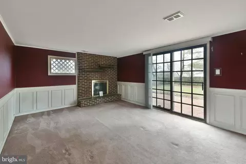 Living - 982 Mueller Rd, Warminster, PA 18974 photo 1 of 4
