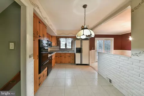 Kitchen - 982 Mueller Rd, Warminster, PA 18974 photo 2 of 2