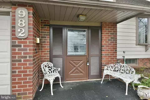 Exterior - 982 Mueller Rd, Warminster, PA 18974 photo 3 of 8