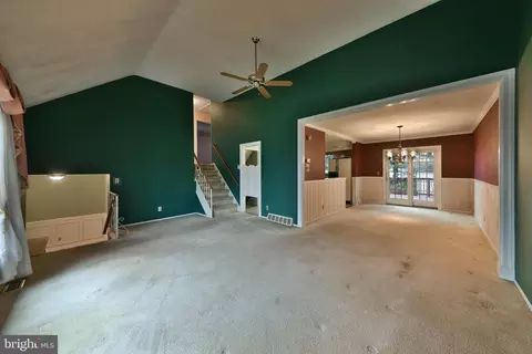 Living - 982 Mueller Rd, Warminster, PA 18974 photo 4 of 4