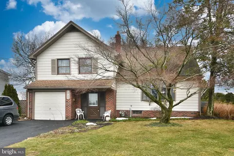 Exterior - 982 Mueller Rd, Warminster, PA 18974 photo 2 of 8