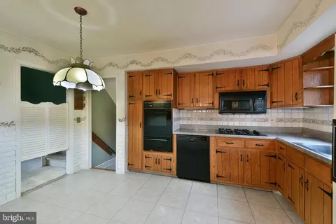 Kitchen - 982 Mueller Rd, Warminster, PA 18974 photo 1 of 2