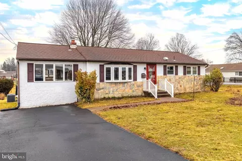 1413 Foster Rd, Warminster, PA 18974