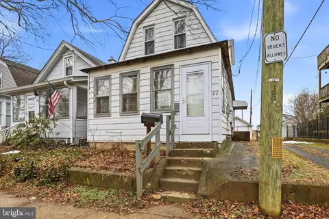 82 Central Ave, Morrisville, PA 19067