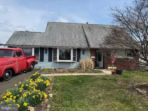 46 Trail Rd, Levittown, PA 19056