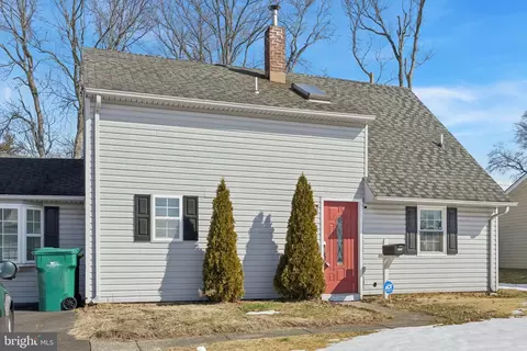 131 Ivy Hill Rd, Levittown, PA 19057