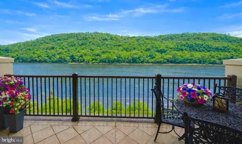 510 Waterview Pl, New Hope, PA 18938