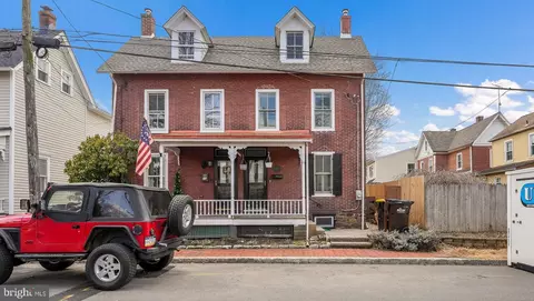 18 Penn St, Newtown, PA 18940