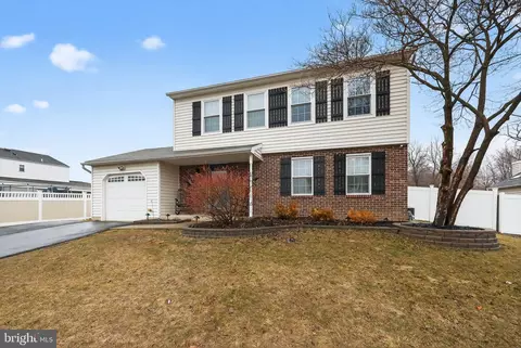 216 Hampton Dr, Langhorne, PA 19047