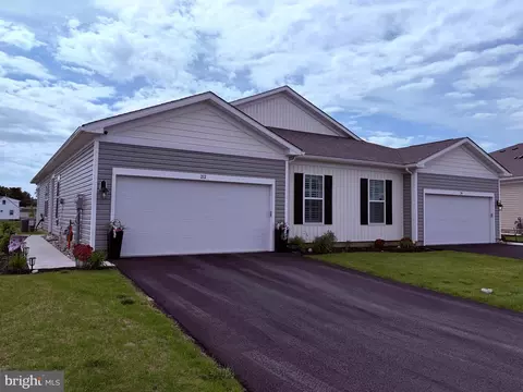 135 Delhaas Cir, Bristol, PA 19007