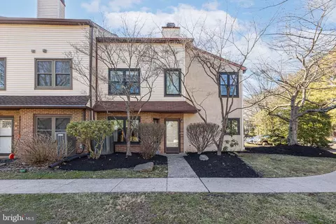 1 Heather Ct, Newtown, PA 18940