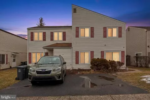 6 Pennington Ln, Quakertown, PA 18951