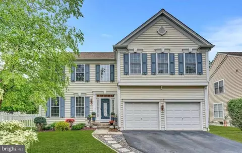 358 E Armstrong Dr, Fountainville, PA 18923
