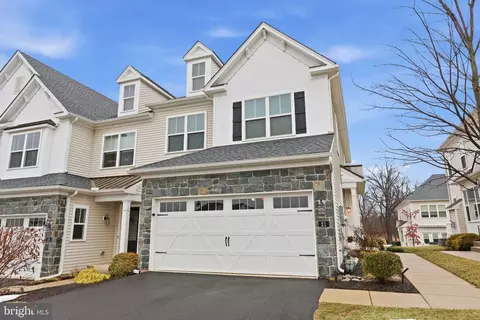 21 Spring Mill Dr, Ivyland, PA 18974