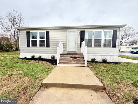 201 Johnson Dr, Fairless Hills, PA 19030