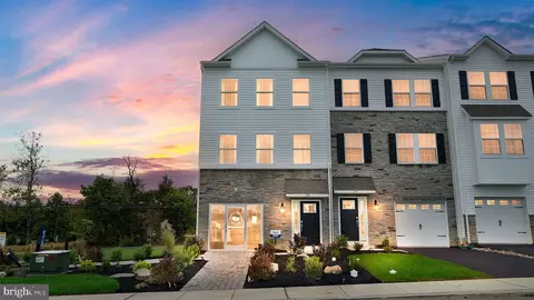 107 Bell Ct, Sellersville, PA 18960