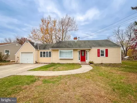10 Makefield Rd, Morrisville, PA 19067