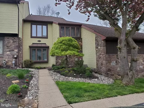 2145 Bromley Comn Comn, Southampton, PA 18966
