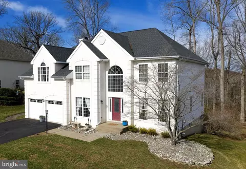 346 Deer Dr, Langhorne, PA 19047