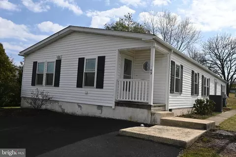 69 Mapleleaf Dr, Sellersville, PA 18960
