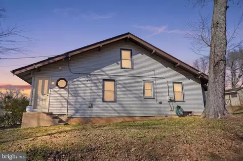 4400 Newportville Rd, Levittown, PA 19056