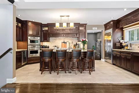 165 Valley Dr, Southampton, PA 18966