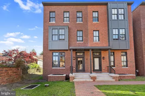 113 Thornton Ln, Newtown, PA 18940