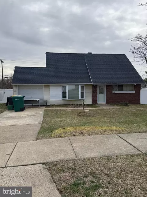 17 Tulip Tree Rd, Levittown, PA 19056