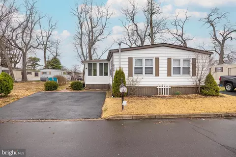 4140 Davis Dr, Morrisville, PA 19067
