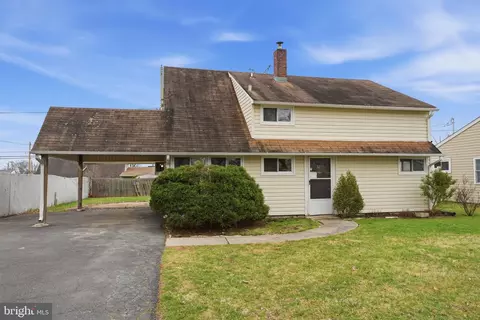 52 Inland Rd, Levittown, PA 19057