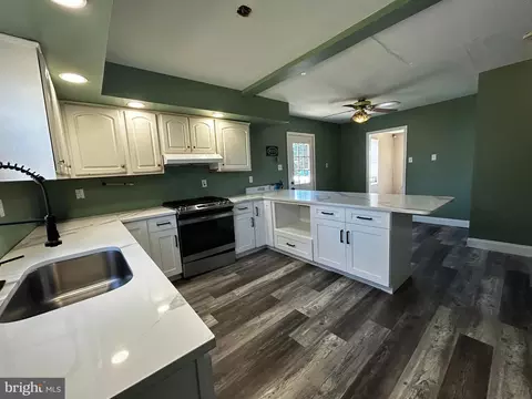 Kitchen - 901 Spencer Dr, Croydon, PA 19021 photo 3 of 4