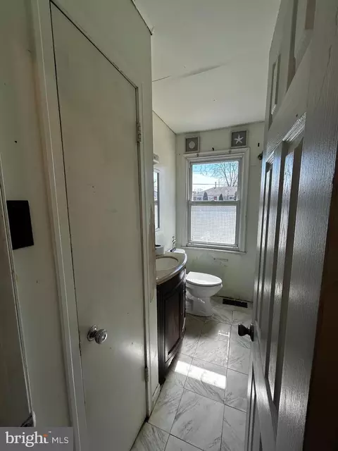 Bath - 901 Spencer Dr, Croydon, PA 19021 photo 1 of 1