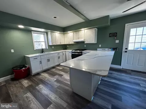 Kitchen - 901 Spencer Dr, Croydon, PA 19021 photo 2 of 4