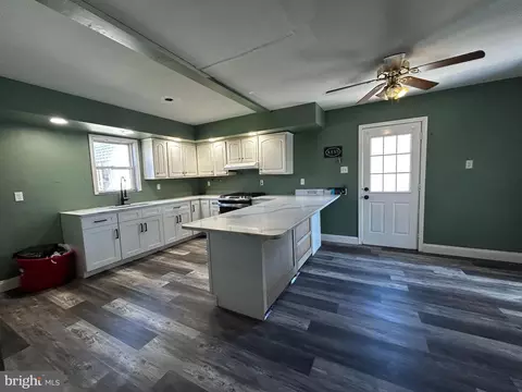 Kitchen - 901 Spencer Dr, Croydon, PA 19021 photo 1 of 4