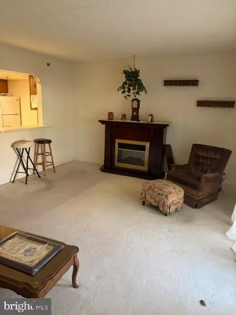 Living - 7103 Centennial Sta, Warminster, PA 18974 photo 3 of 4