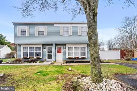 1120 Farm House Ln, Quakertown, PA 18951