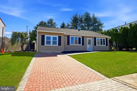 4421 Roselyn Ln, Bensalem, PA 19020