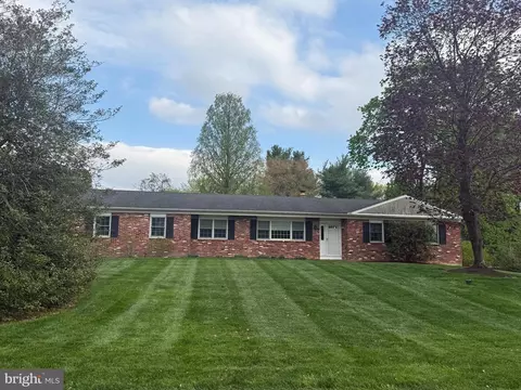 98 Valley Dr, Furlong, PA 18925