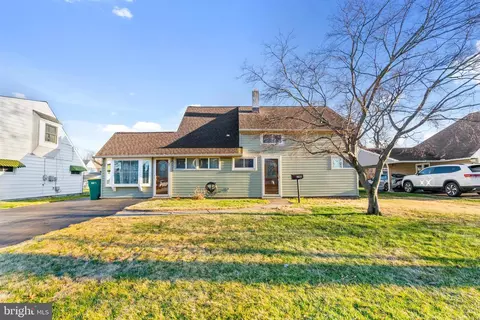 198 Northpark Dr, Levittown, PA 19054
